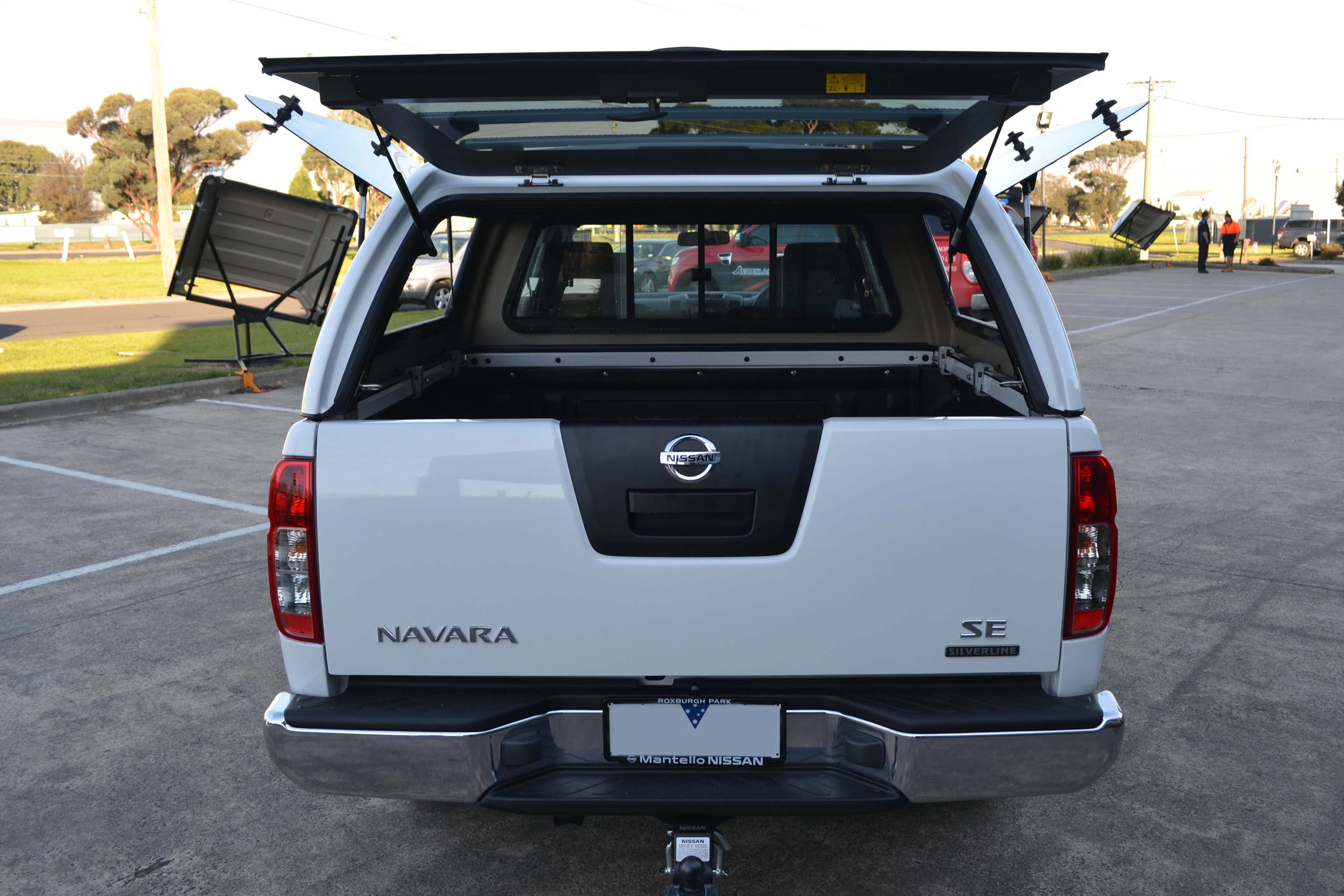 Пикап Nissan Navara 2021 багажник